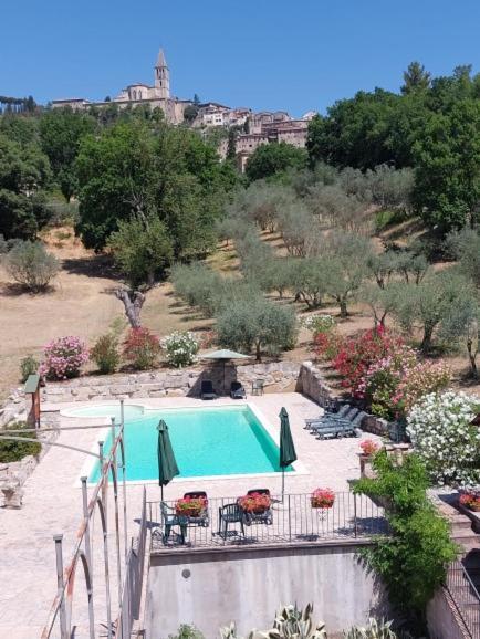 Agriturismo Camera Rosa 托迪 外观 照片