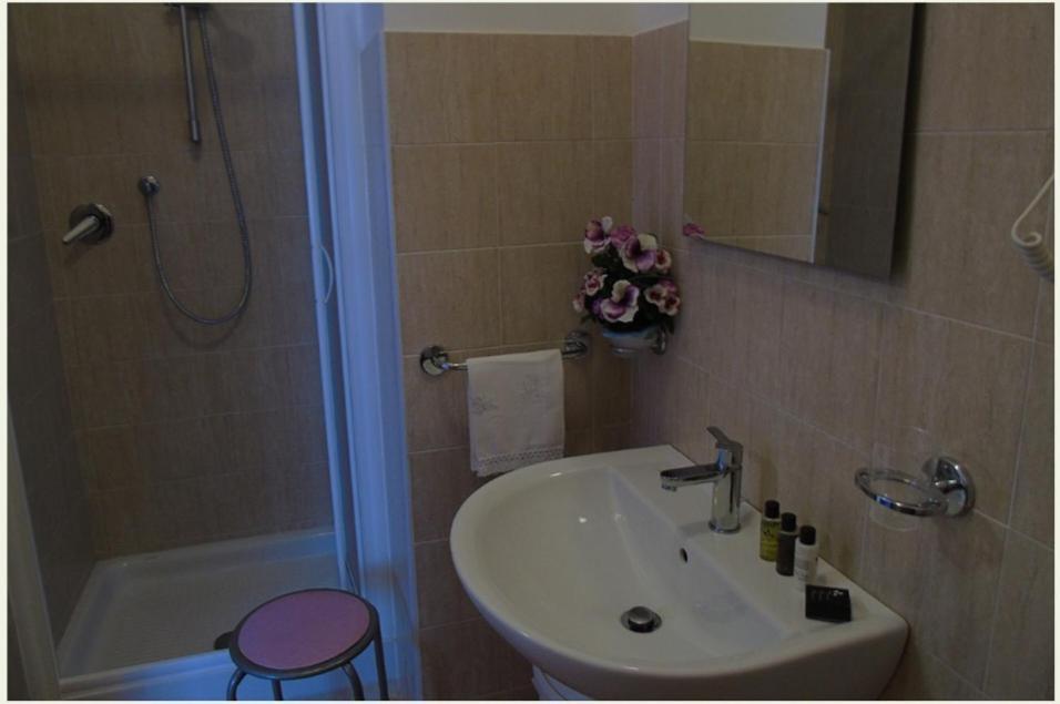 Agriturismo Camera Rosa 托迪 外观 照片